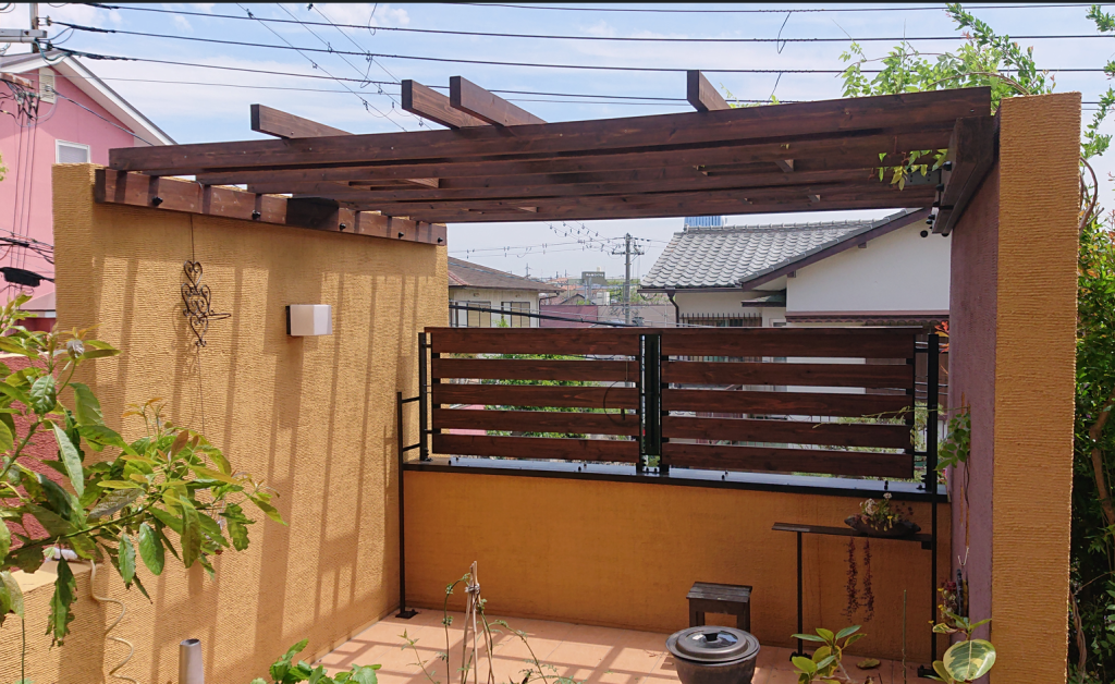 スペイン調の家に合わせた庭　２