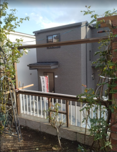 落ち葉除けフェンスのフレーム