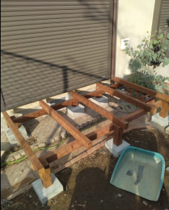 赤レンガ花壇の完成　ウッドデッキ根太組　川西市