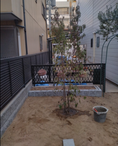 ウッドデッキ束石とレンガ花壇　吹田市